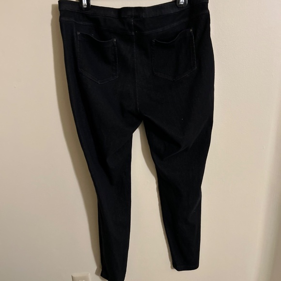 Jennifer Lopez Pull-on Jeggings - Picture 3 of 3